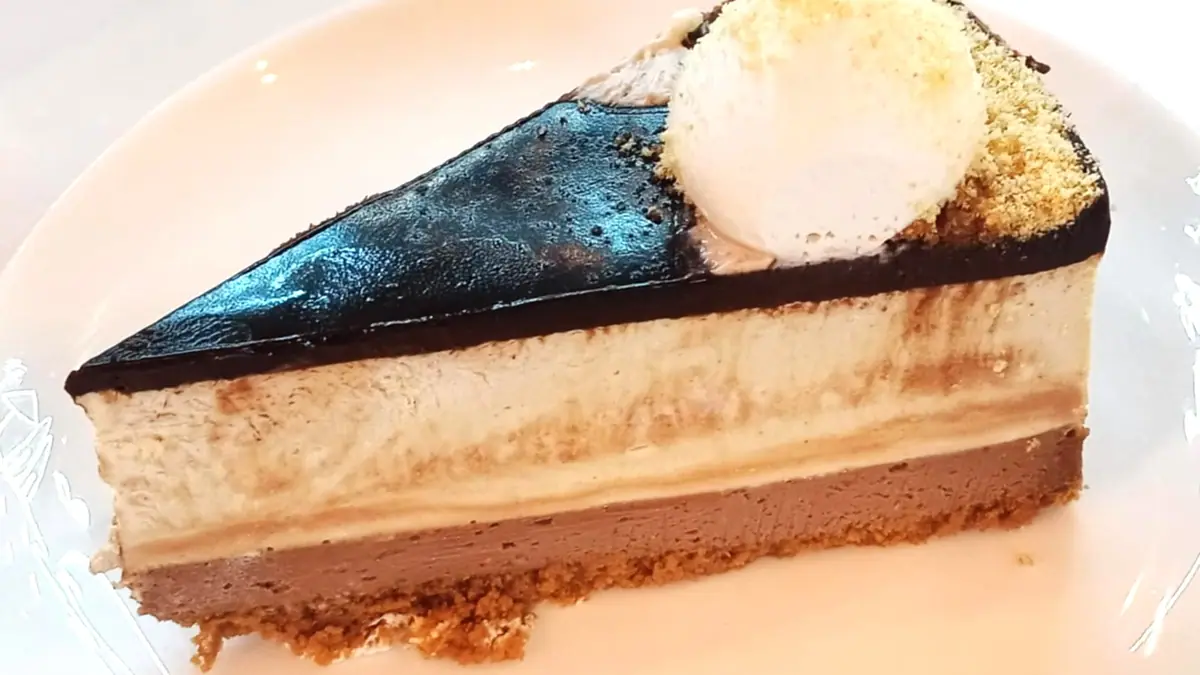 Karen's House of Cakes – cake shop in Dalginross, Crieff